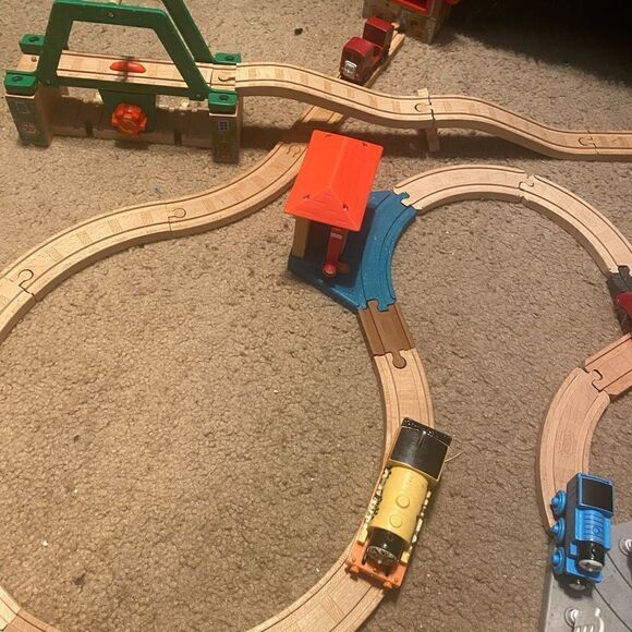 2013 Vintage Thomas & Friends Wooden Train Track Set with Multiple Engines - Picture 4 of 9